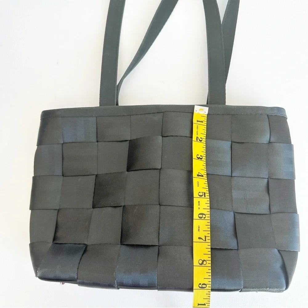 Harveys Seatbelt Bag Black Tote Purse Snap Closure Medium